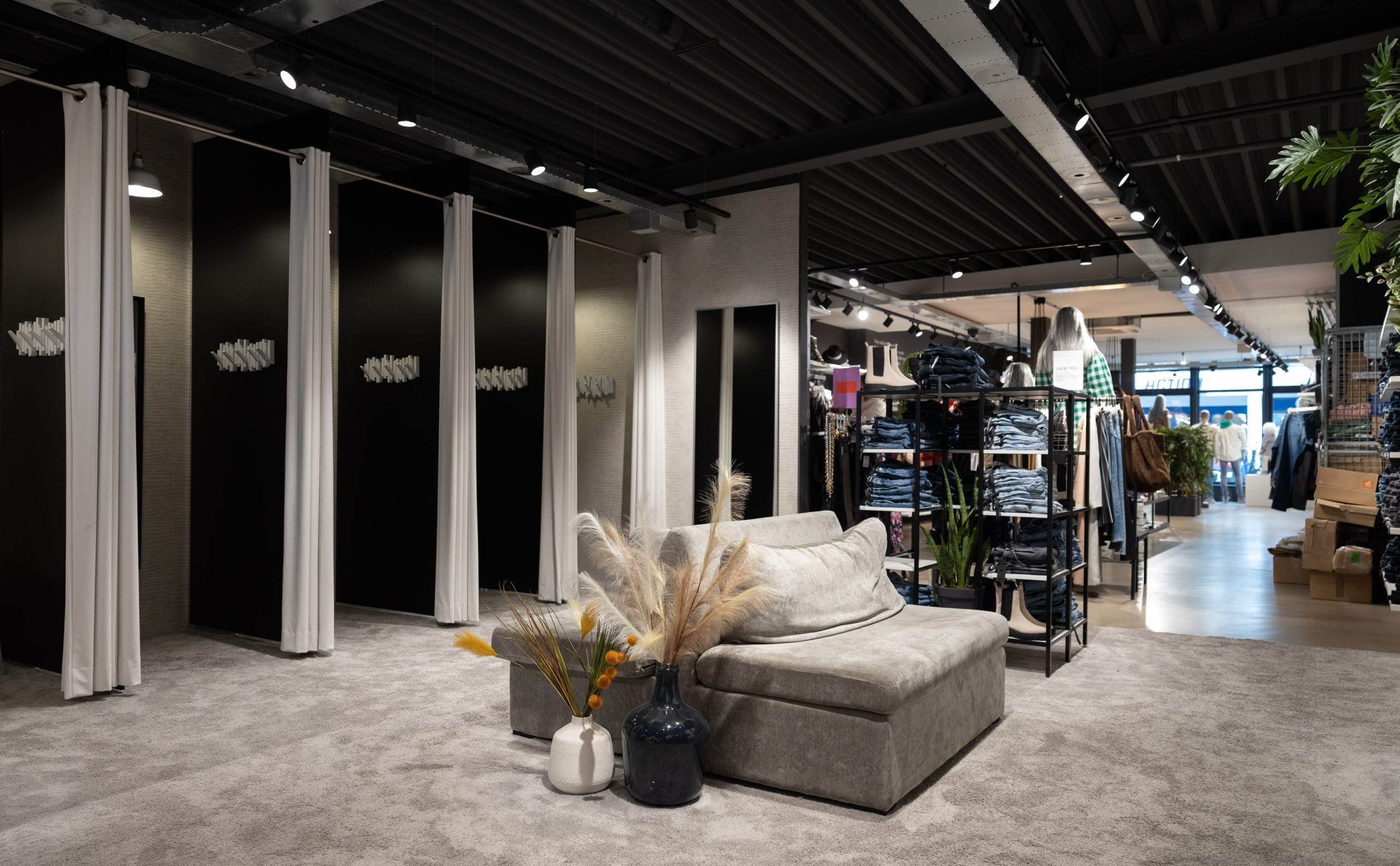 Winkel voorzien van zuinige en veilige LED verlichting